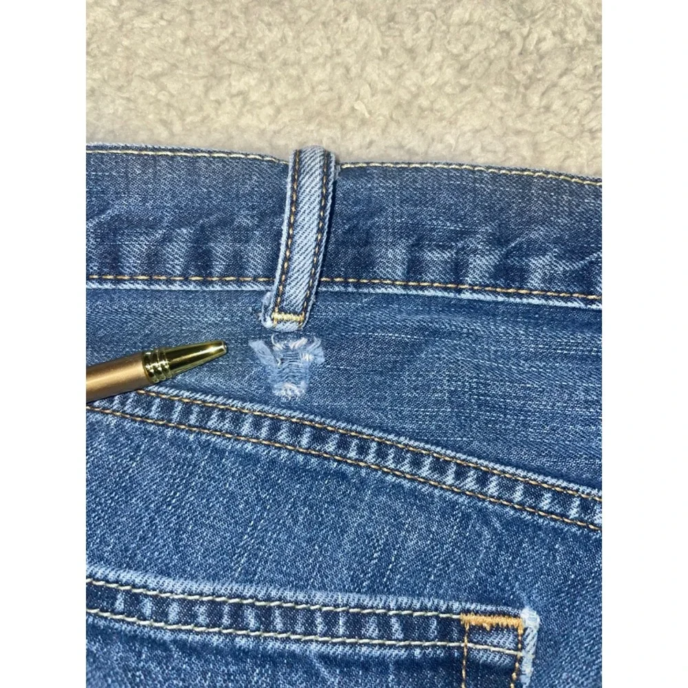 Levis preowned broken
